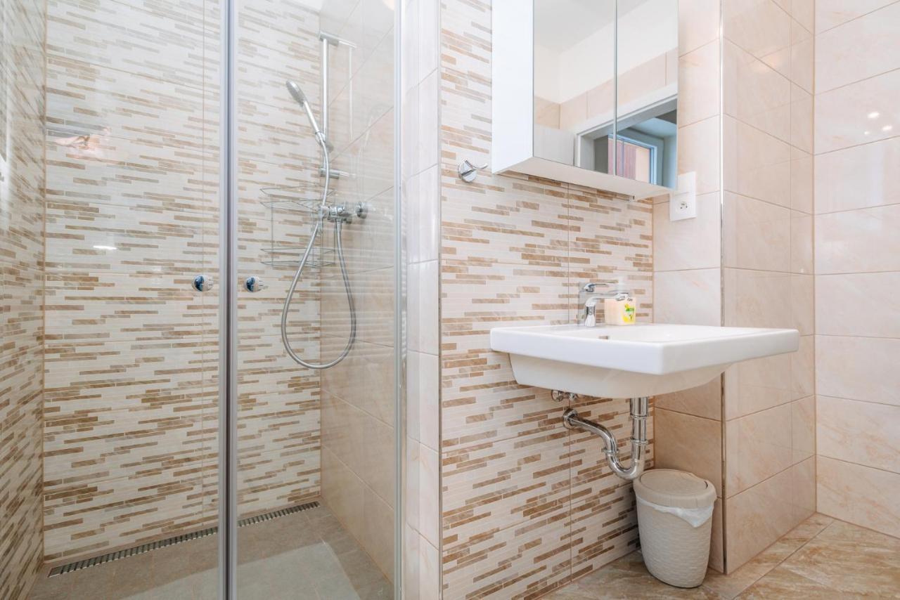 Aura III Appartement Boží Dar Buitenkant foto